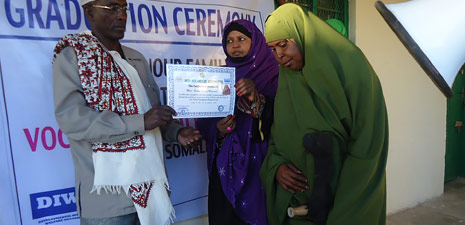 هامزي عبدالله.. يستغل إعاقته من أجل تحسين حياة  ذوي الاحتياجات الخاصة في أرض الصومال